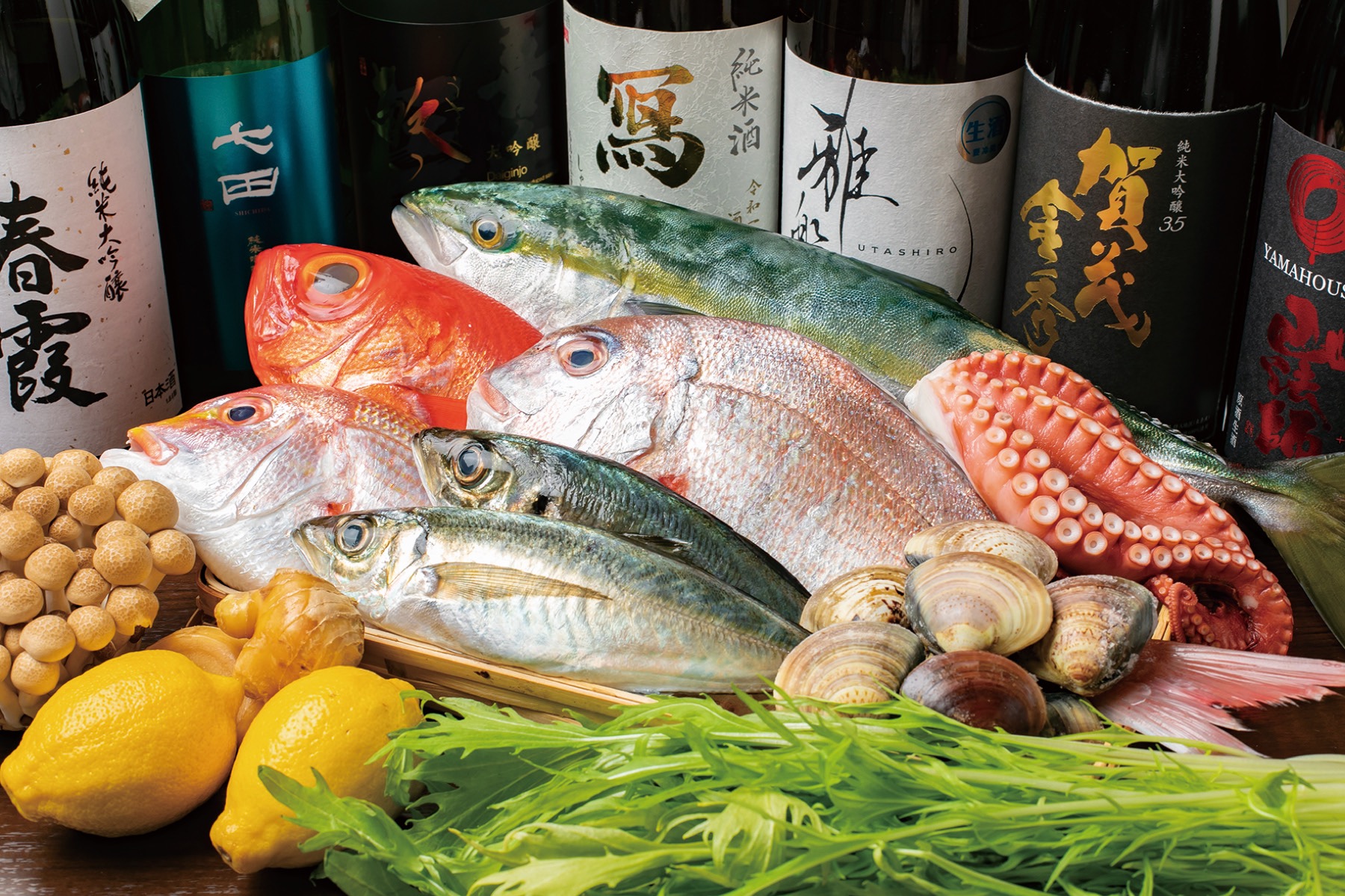 魚和水産に並ぶ旬の鮮魚