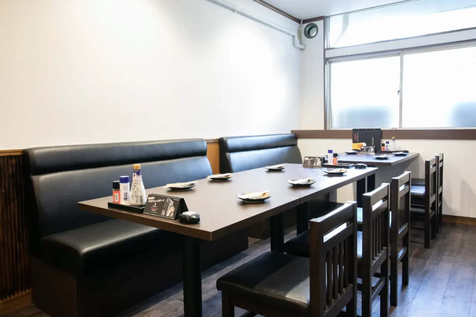 友人との飲み会に使える海鮮酒場うお心楠葉店の実際のテーブル席